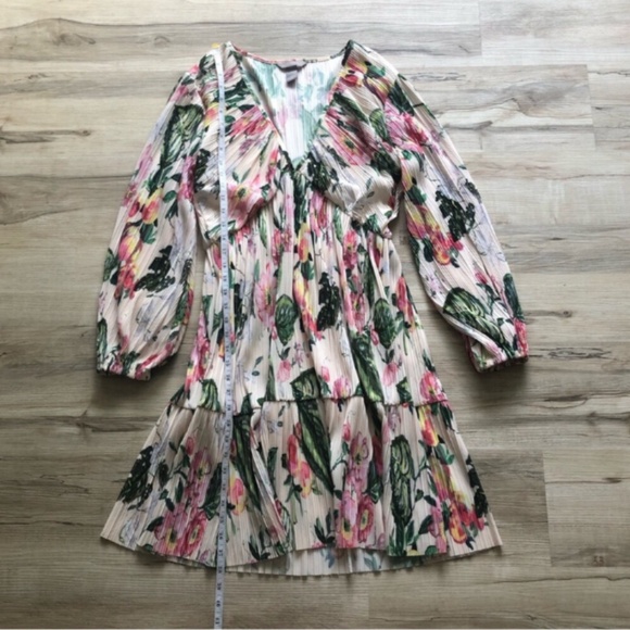 H&M Tropical Floral V-Neck Dress - Picture 3 of 6